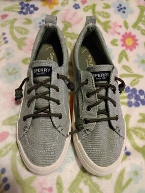SOLD  Top Sider Women’s size 8 canvas boat shoes slip on blue white sneakers